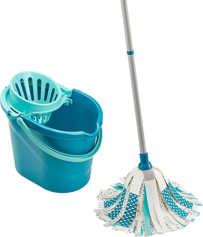 The all-in-one vacuum and mopping machine has dimensions of 45×35×120 centimeters and a capacity of 8 liters. O9619